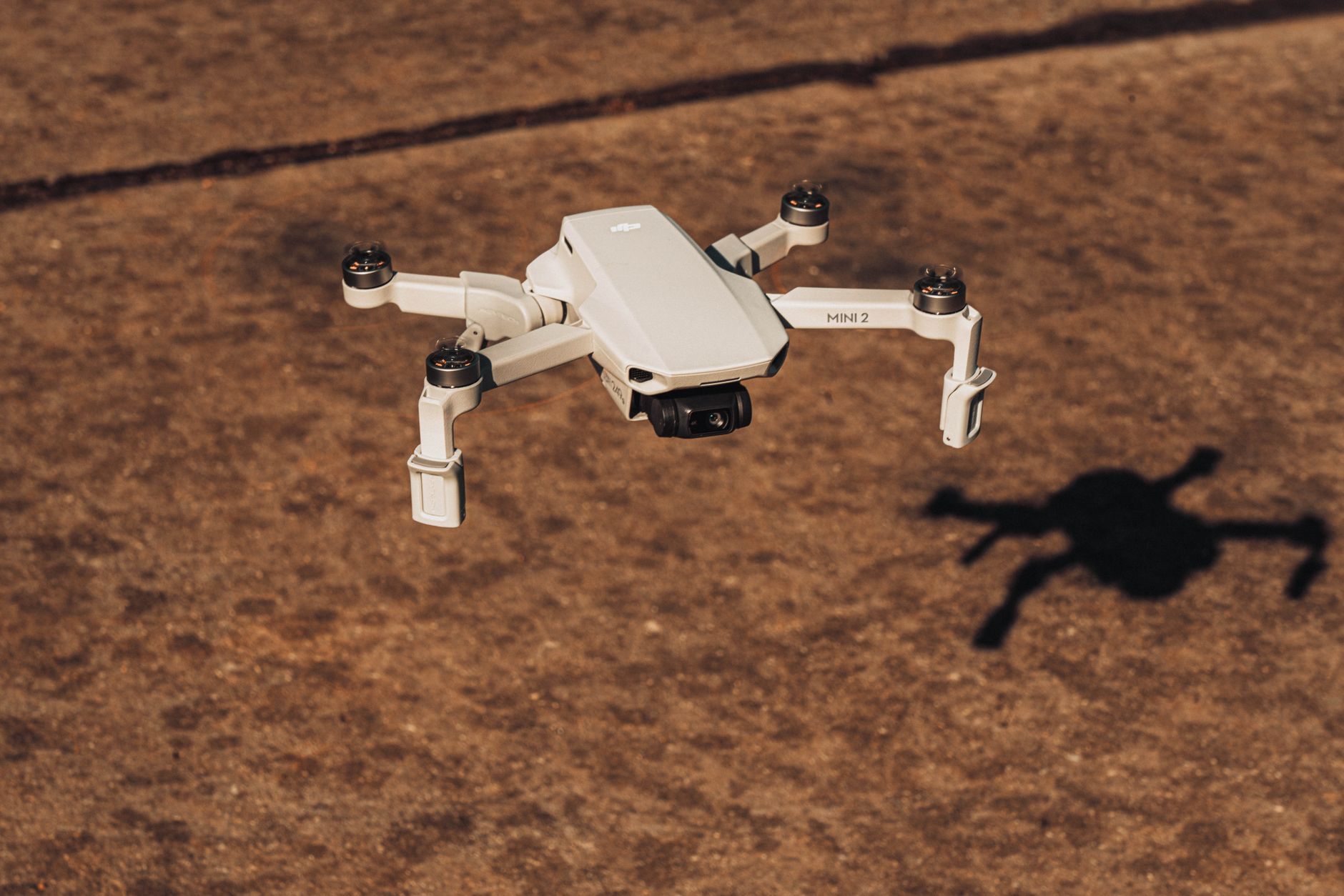 Alertă militară în Franța: drone de mari dimensiuni au survolat baze și centre de cercetare în sudul țării