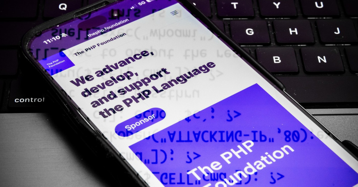Vulnerabilitate critică PHP afectează site-uri web la nivel mondial: autorități și spitale au blocat serviciile online