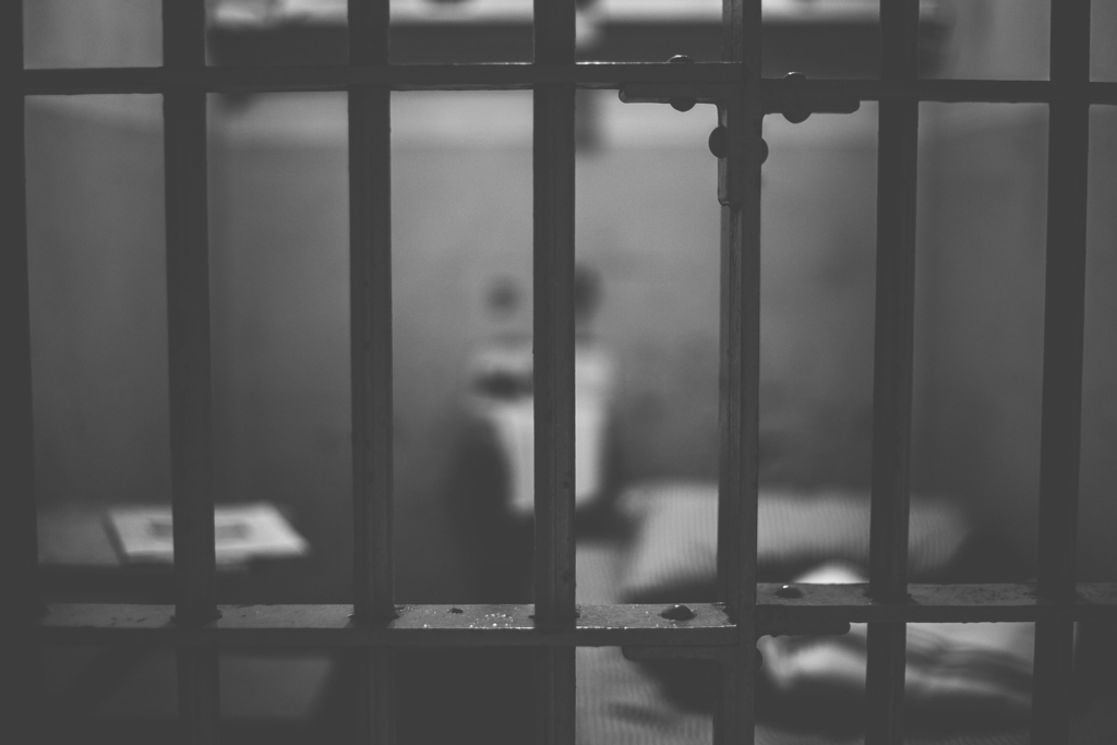 Un deținut de 31 de ani s-ar fi sinucis în celula sa de la Penitenciarul Arad