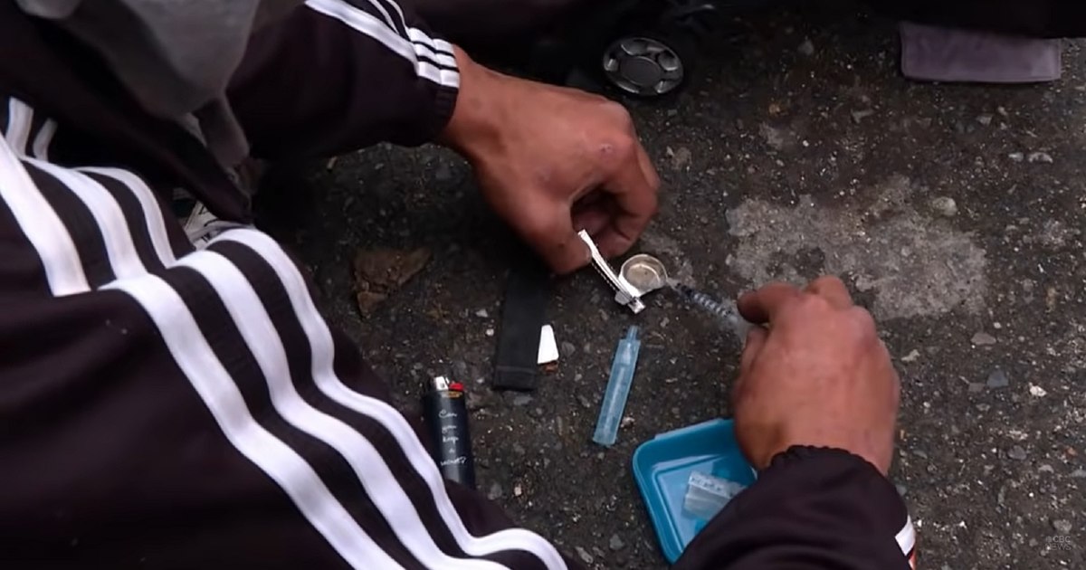 Deținerea de droguri pentru consum propriu: între sancțiunea penală și necesitatea asistenței medicale