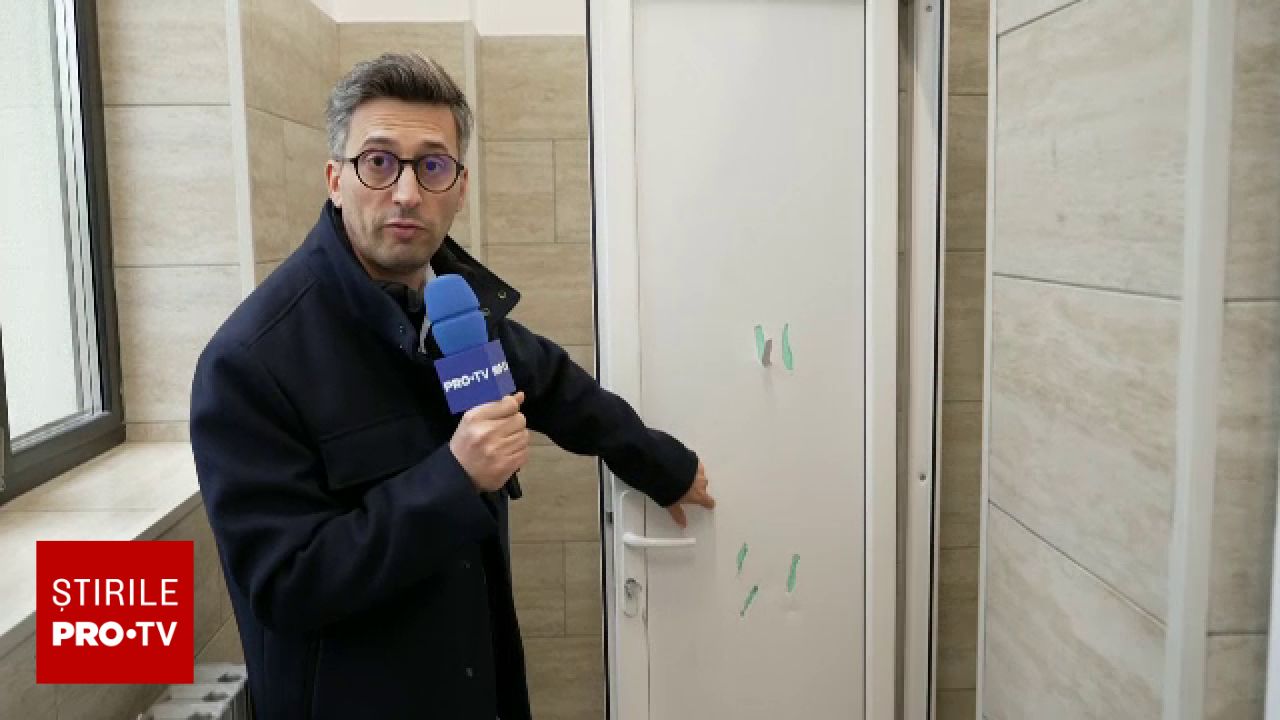 Atac cu macetă în liceul din Pitești: elev de 15 ani și-a atacat colegii după tăieturi și glume