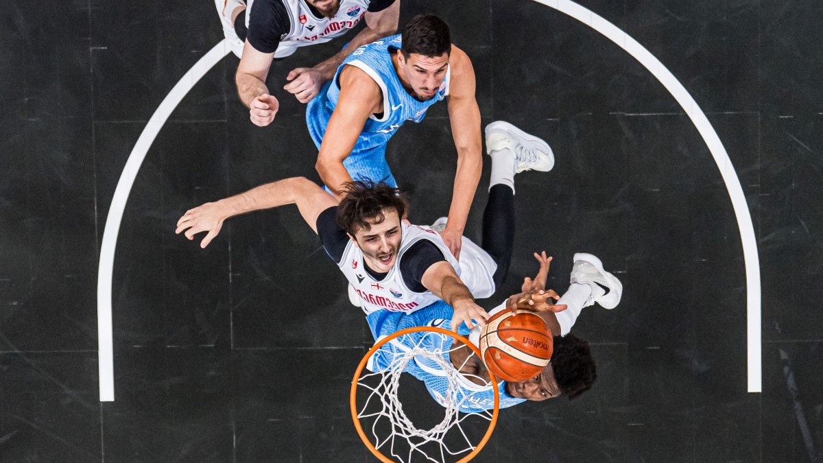 Ancheta pentru meciuri trucate în Grecia: președintele Federației de Baschet și arbitri de Euroligă arestați
