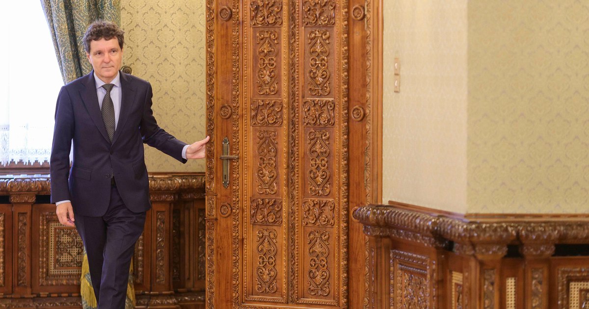 Nicușor Dan critică prioritățile politice: „Asta cu România e problema ta, cu partidul e problema mea”