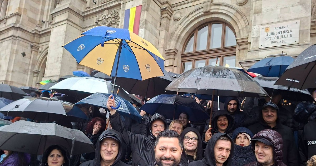 Manifestanții susținători ai lui Călin Georgescu au blocat traficul în centrul Bucureștiului