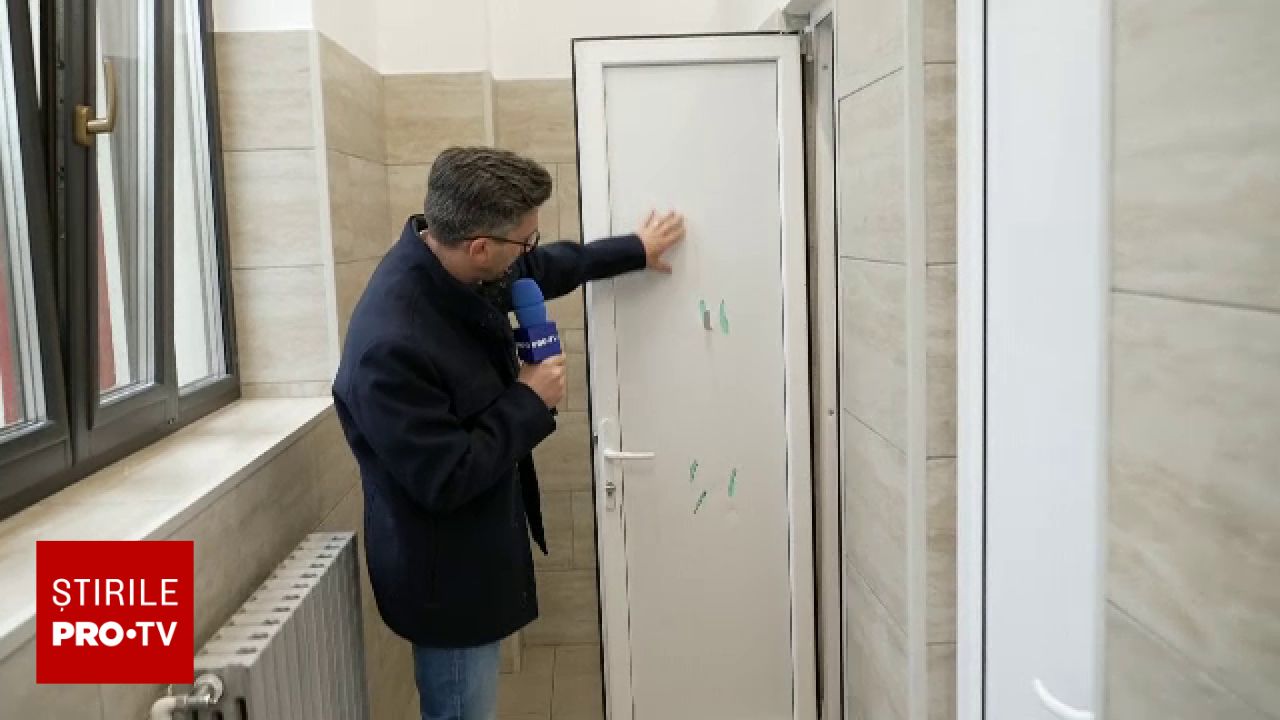 Atac cu macetă în liceul din Pitești: elev de 15 ani și-a rănit colegii la toaletă