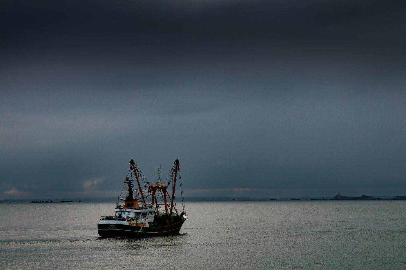 Operațiune de salvare în Marea Neagră: un marinar a decedat, trei persoane sunt în continuare căutate