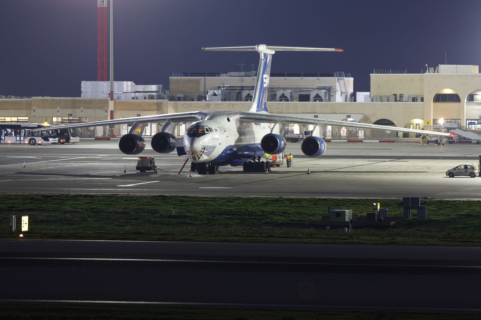 Un avion de transport ucrainean a luat foc la aterizarea în Japonia, pe aeroportul Chubu Centrair