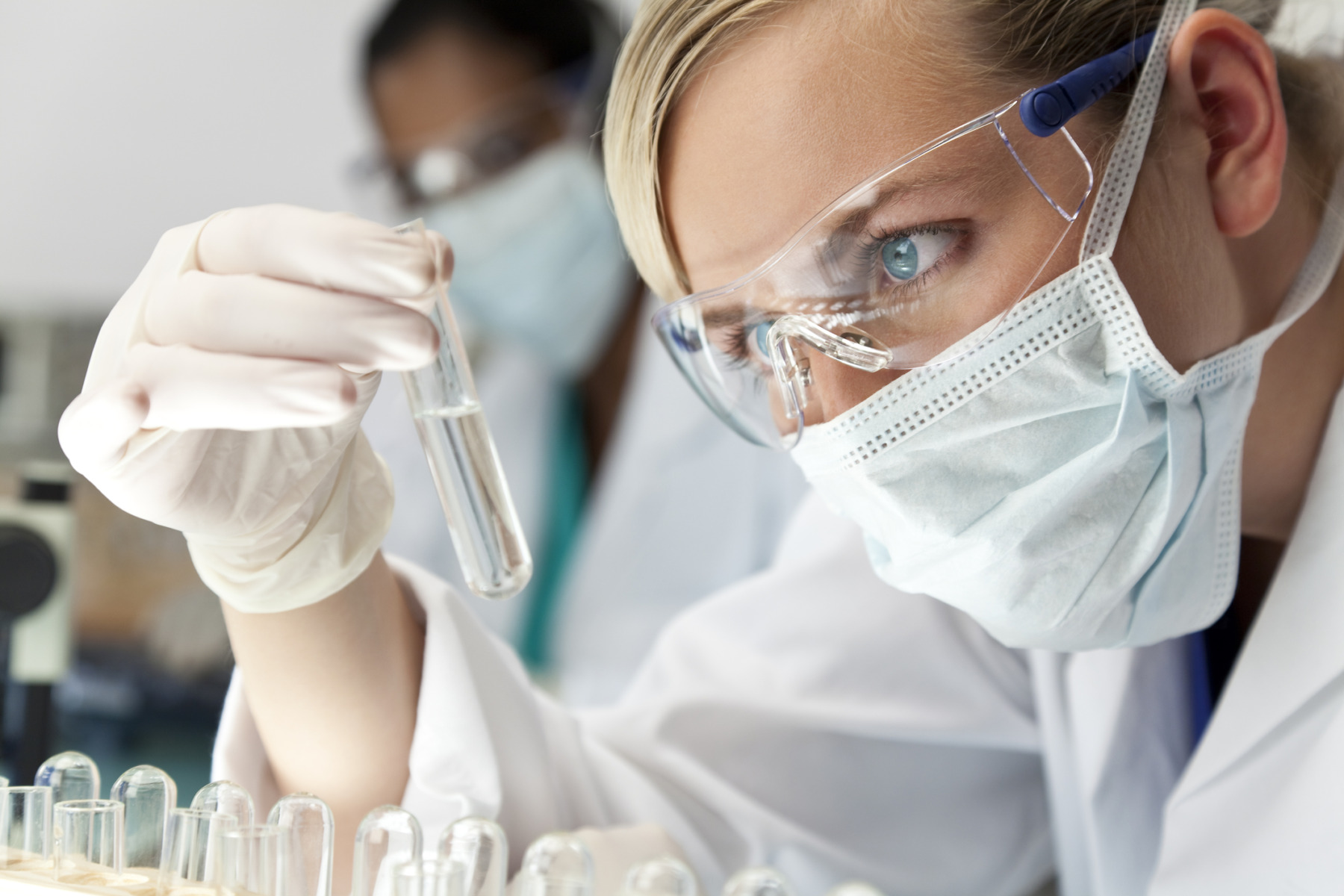 Un laborator din Statele Unite a administrat unui pacient un virus conceput prin inteligență artificială