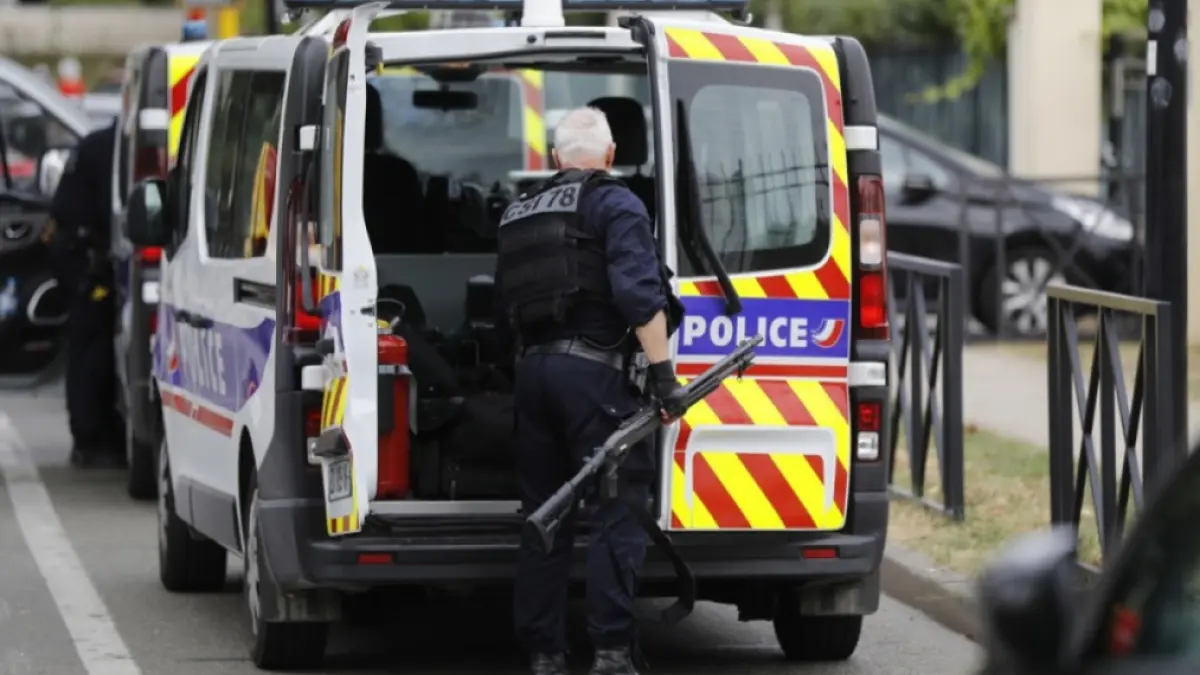 Atac armat cu mașina într-o suburbie a Parisului: o victimă ucisă și cinci răniți