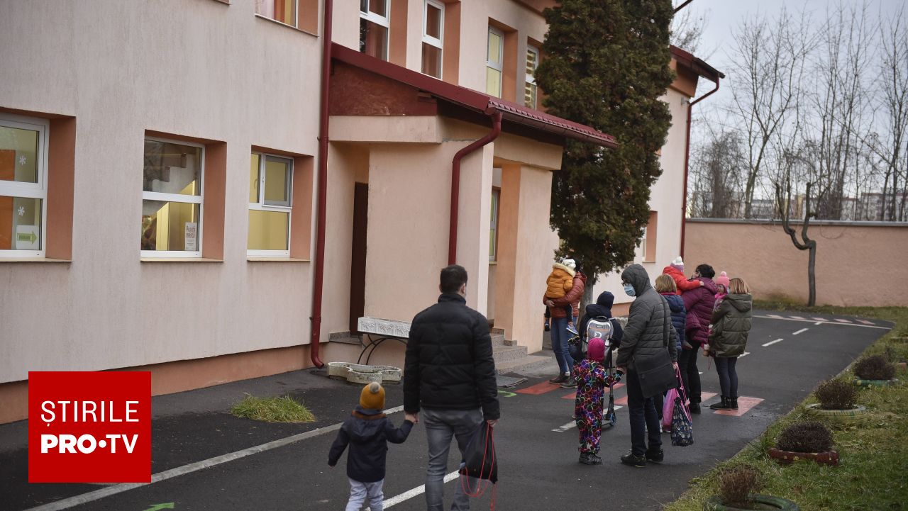 Copil rănit într-o grădiniță din Baia Mare după ce un suport de pat rabatabil s-a desprins de perete