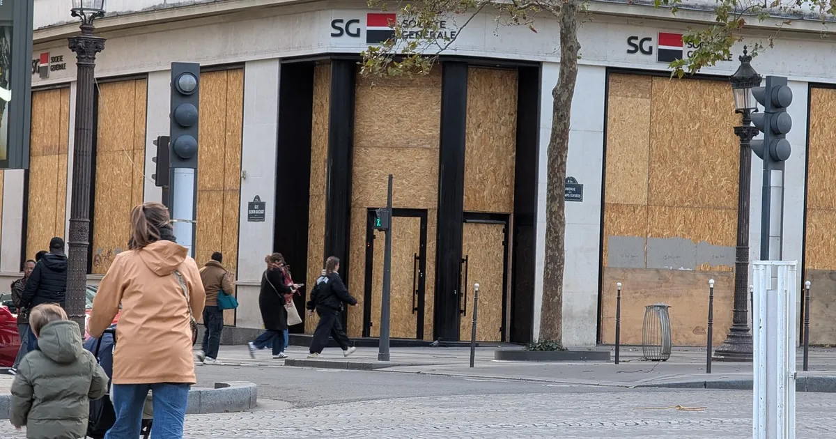 Magazinele de lux din Paris se baricadează în fața protestelor de sâmbătă