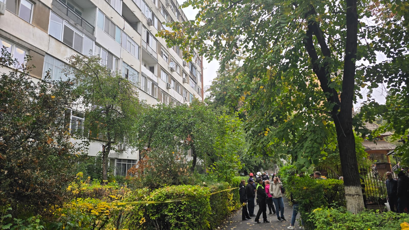 Bloc din Drumul Taberei, evacuată după descoperirea unor fisuri la trei etaje