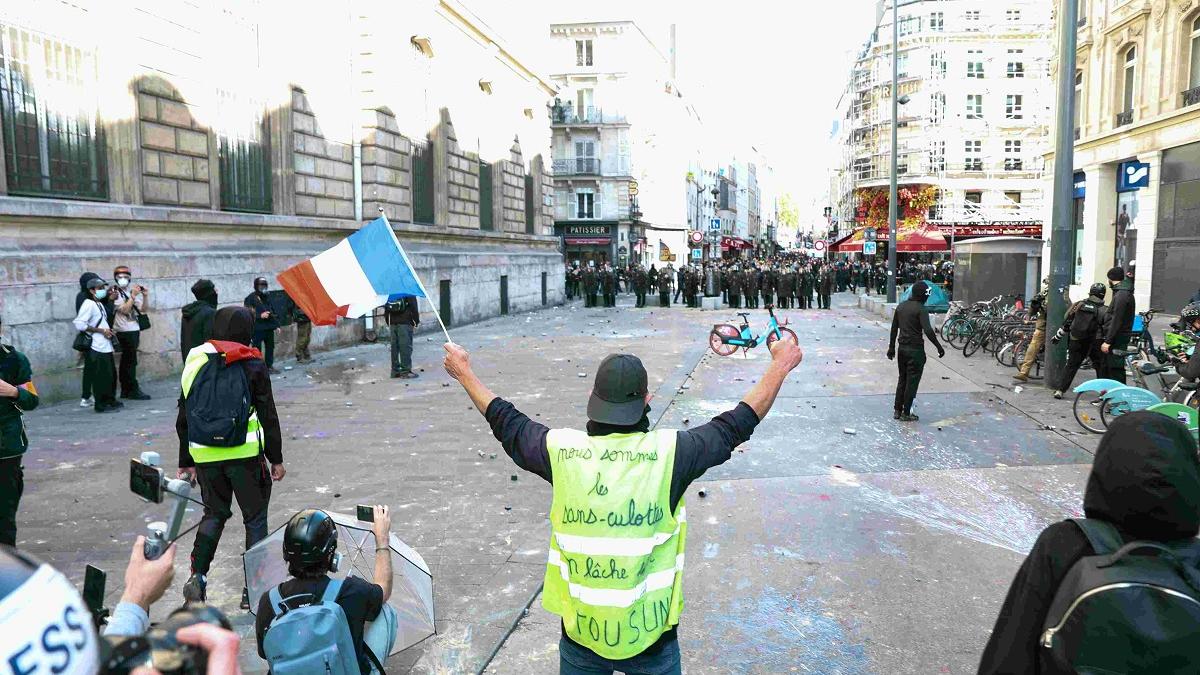 Franța, alertă maximă pentru proteste studențești: 70.000 de polițiști mobilizați la nivel național