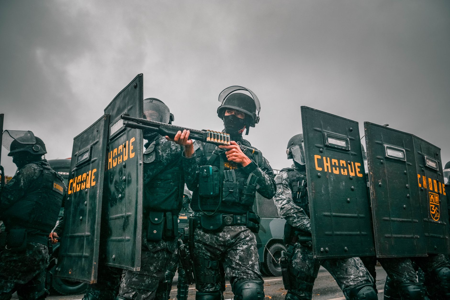 Proteste violente în Franța: 135 de persoane reținute și intervenții cu gaze lacrimogene