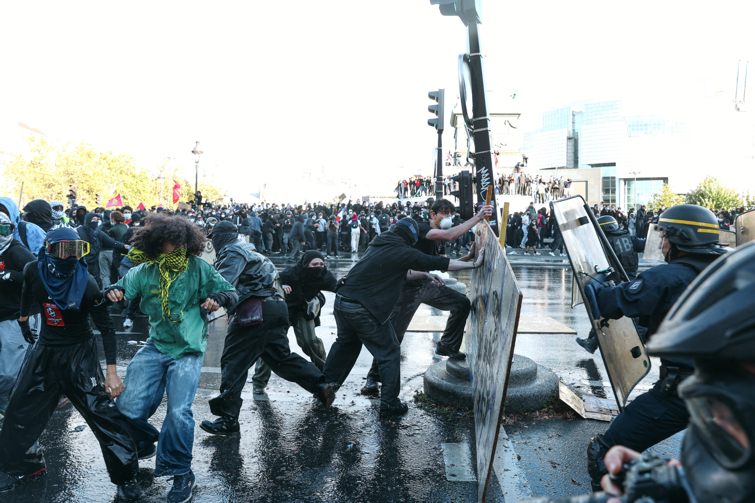 Val de proteste în Europa condus de Generația Z: chirii exorbitante și criza educației