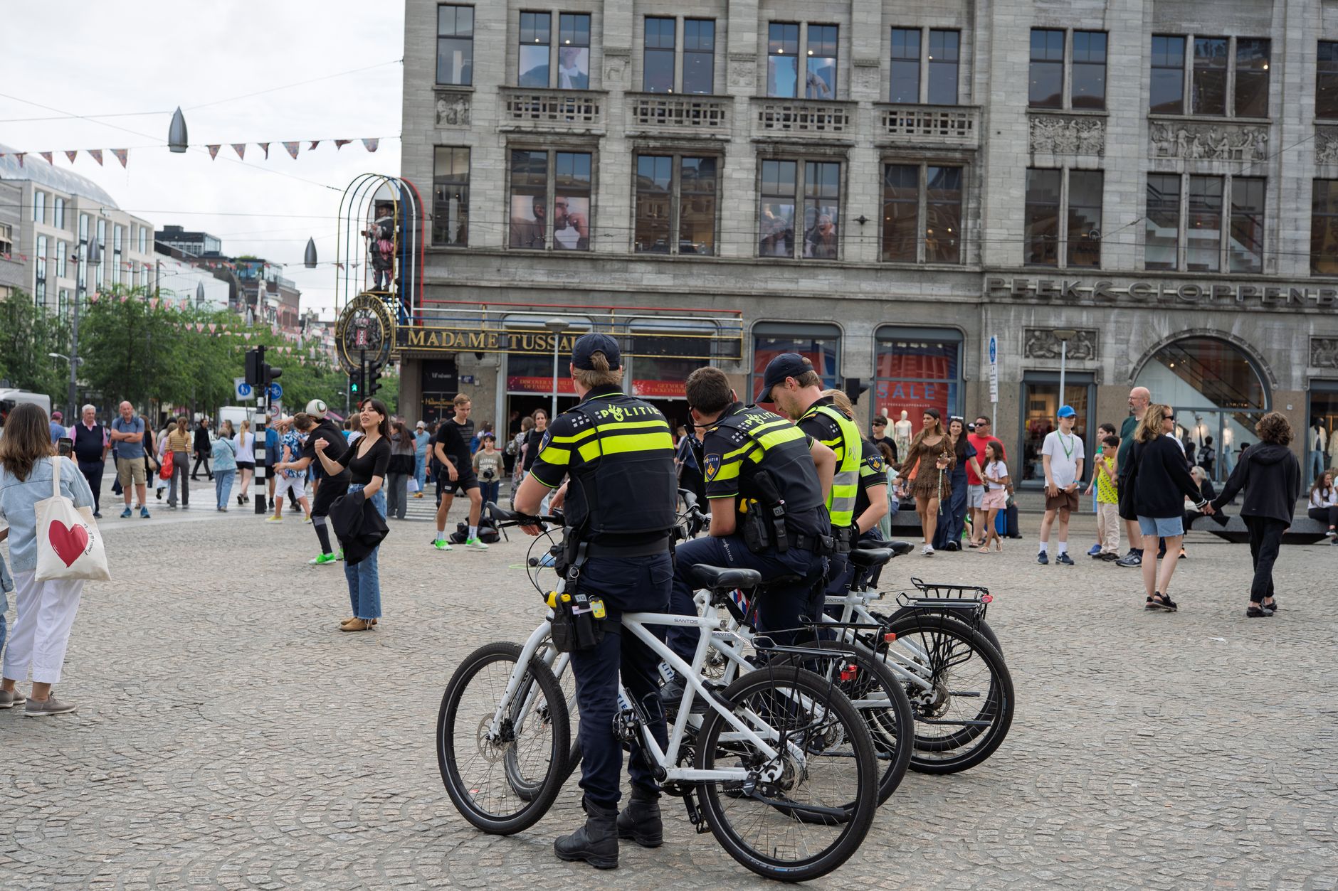 Violențe și intervenții ale poliției în Franța în urma protestelor masive împotriva costului vieții