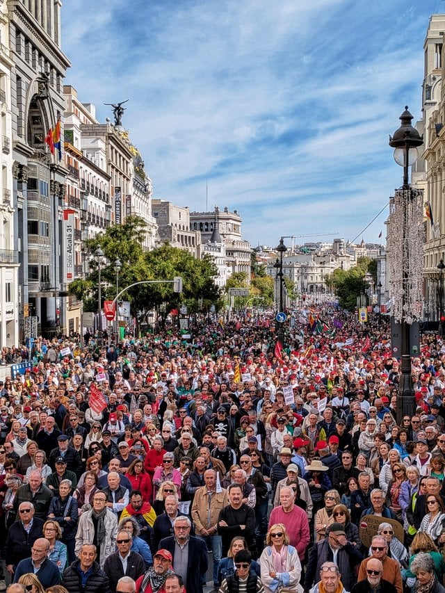 Aproximativ 25.000 de persoane au manifestat la Madrid pentru protejarea sistemului de pensii