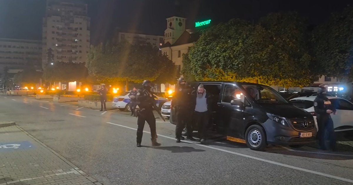 Un bărbat a intrat înarmat cu replică airsoft în sediul Poliției din Alba Iulia și a cerut să fie împușcat