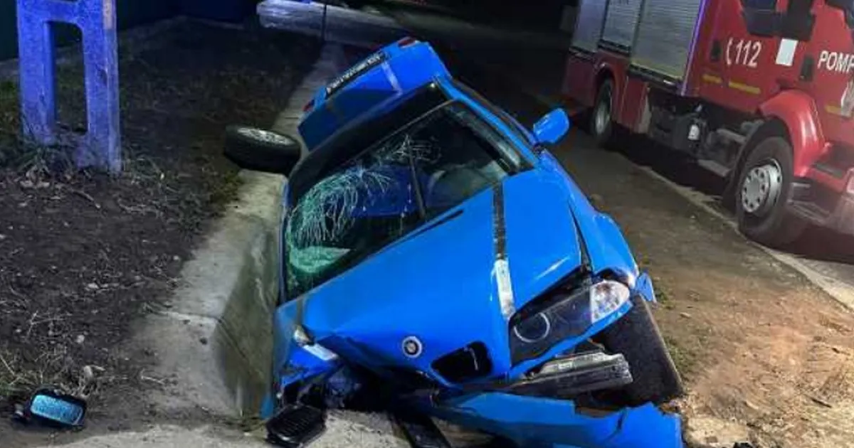 Cinci tineri au ajuns la spital după ce un BMW a derapat în șanț în județul Neamț