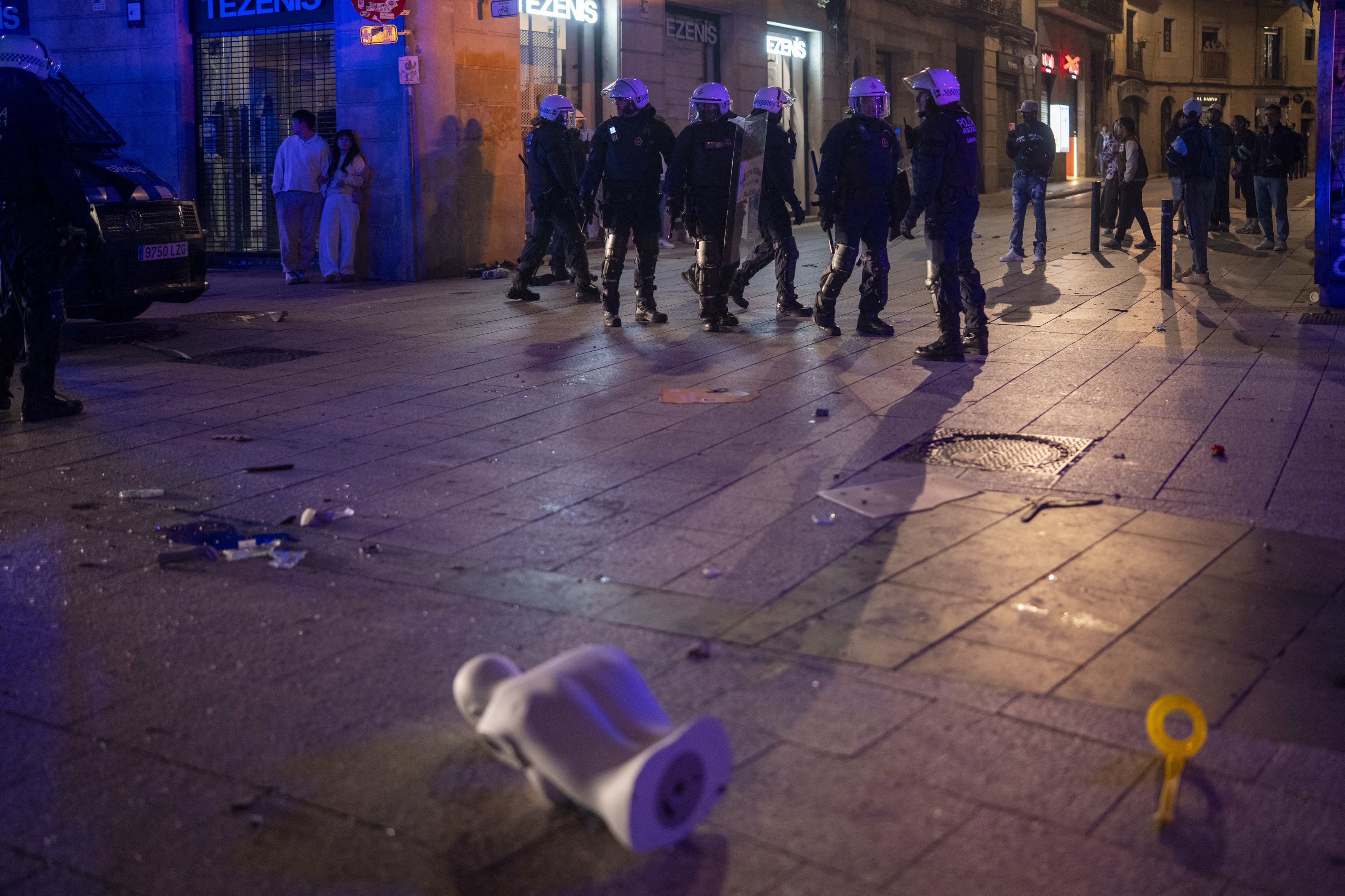 Val de violență și arestări în Barcelona după manifestația anti-sistem din Plaza de Catalunya