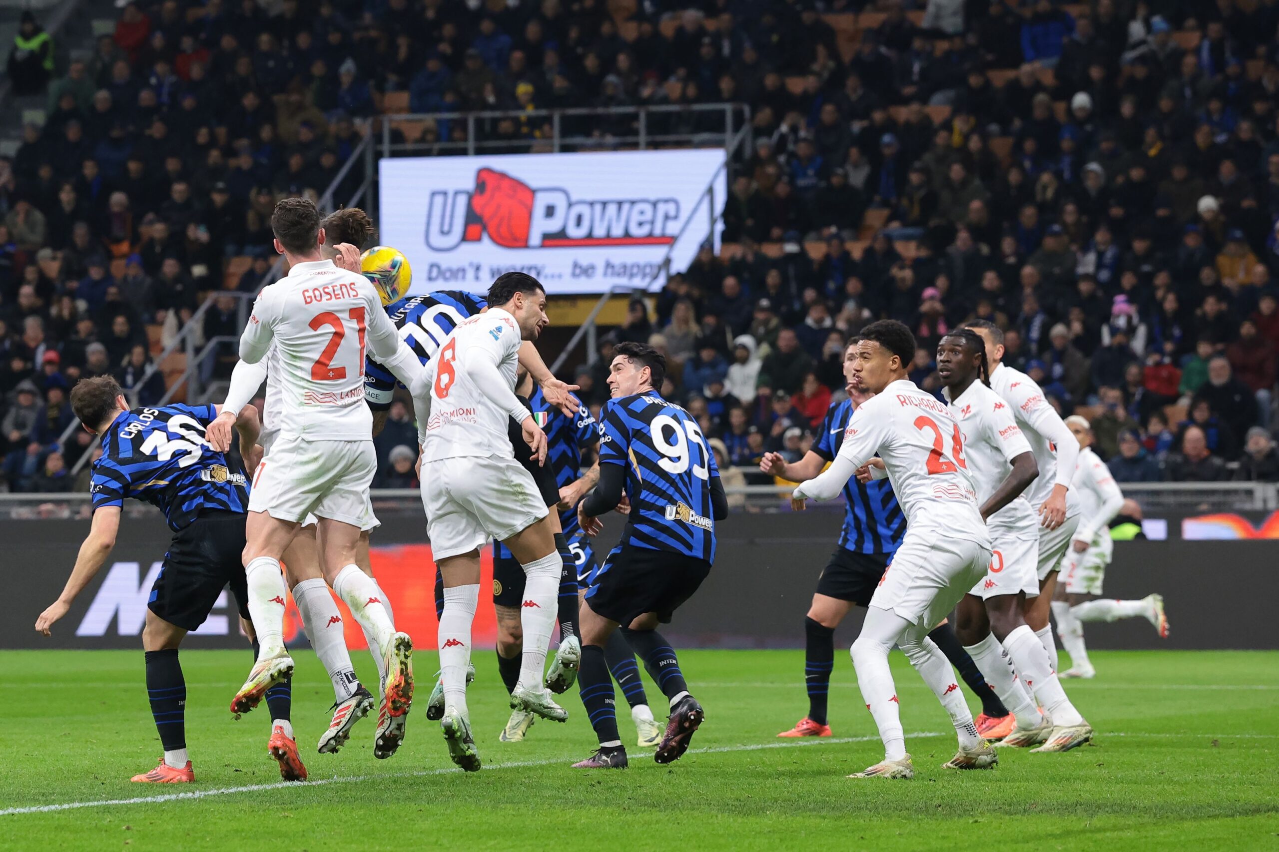Inter reușește victoria în prelungiri împotriva echipei Fiorentina, în care joacă Drăgușin