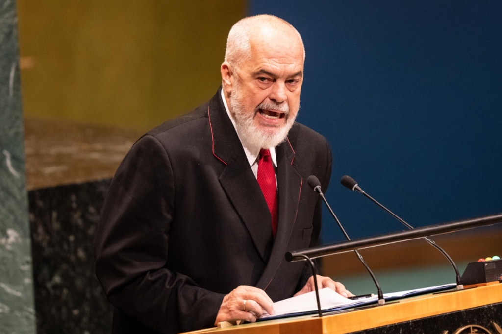 Edi Rama anunță măsuri legislative stricte împotriva manifestanților violenți din Albania