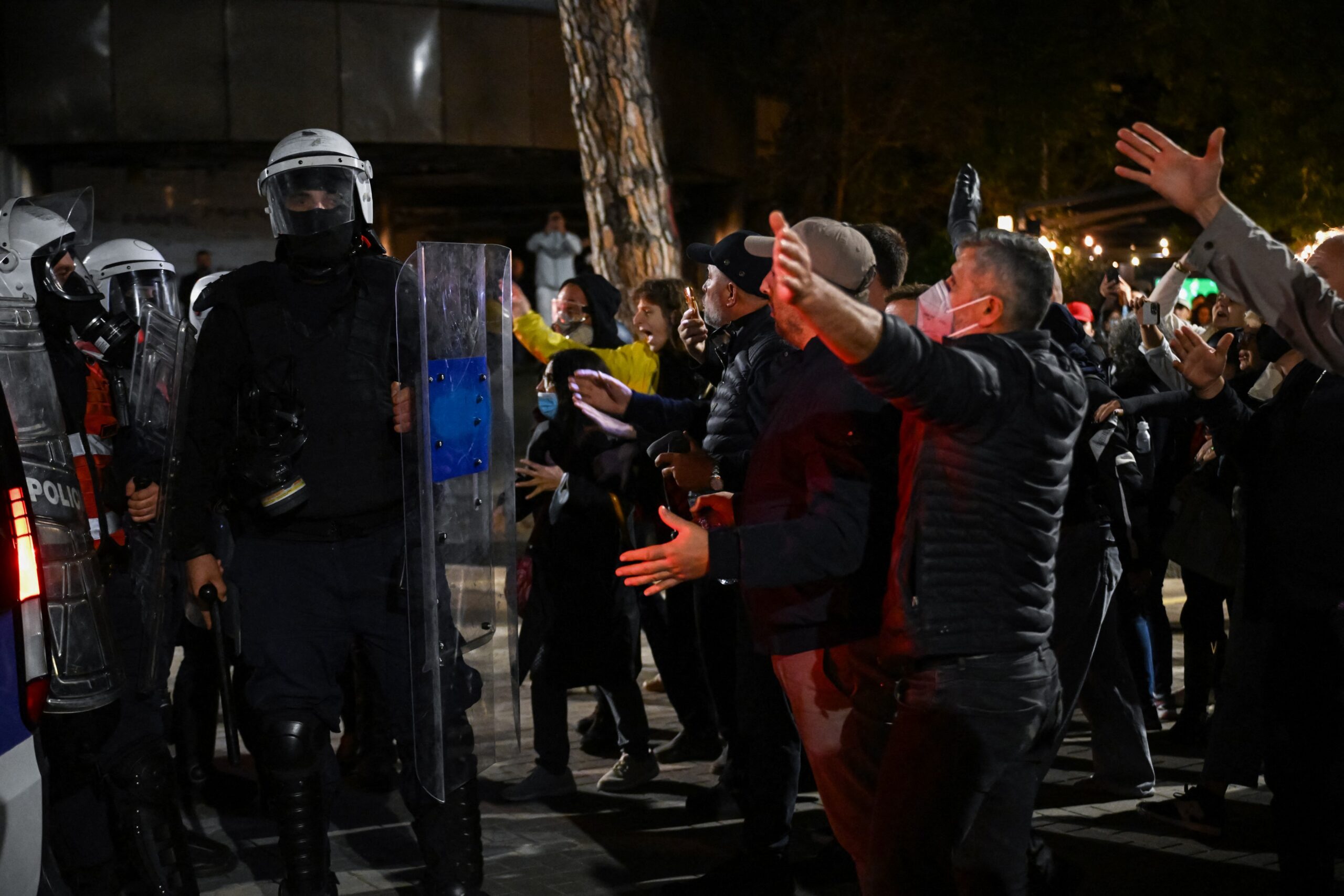 Noue manifestări masive în Tirana, în ciuda măsurilor de sancționare anunțate de premierul Edi Rama