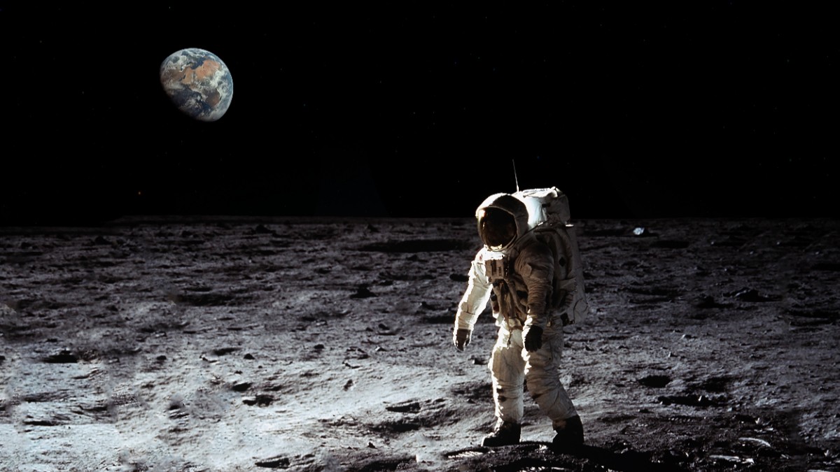 NASA a identificat caverne subterane pe Lună care pot servi drept baze pentru astronauți