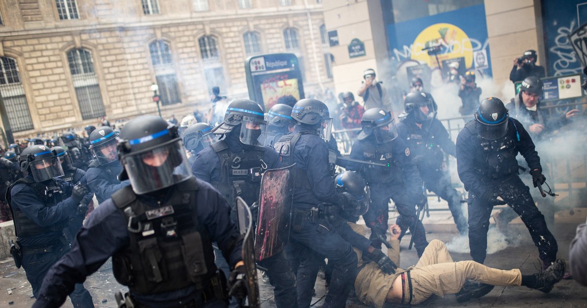 Violența forțelor de ordine în Franța și reacția presei: Analiză despre bias-ul mediatic și protestele studențești