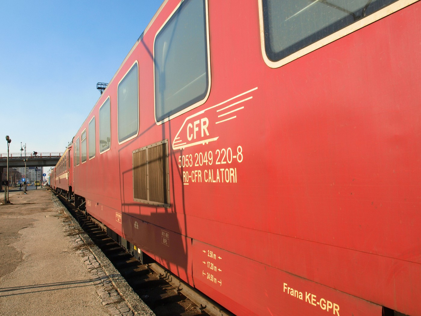 Întârziere masivă la CFR: Trenul internațional Dacia a întârziat aproape 10 ore între Brașov și Sighișoara