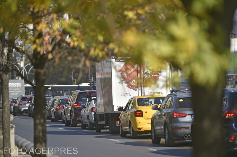 Restricții de circulație pe DN7 în Arad și blocaje cauzate de accident în Giurgiu