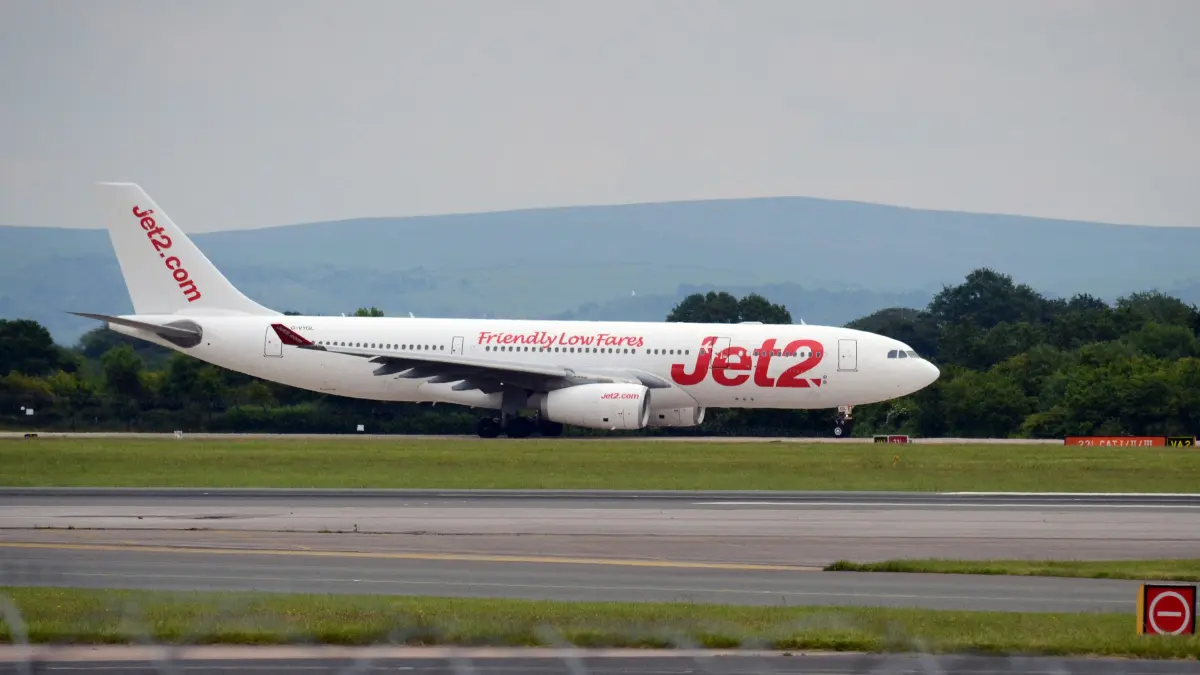 Un avion Jet2 a ieșit de pe pistă la Aeroportul Birmingham din cauza furtunii Boelo
