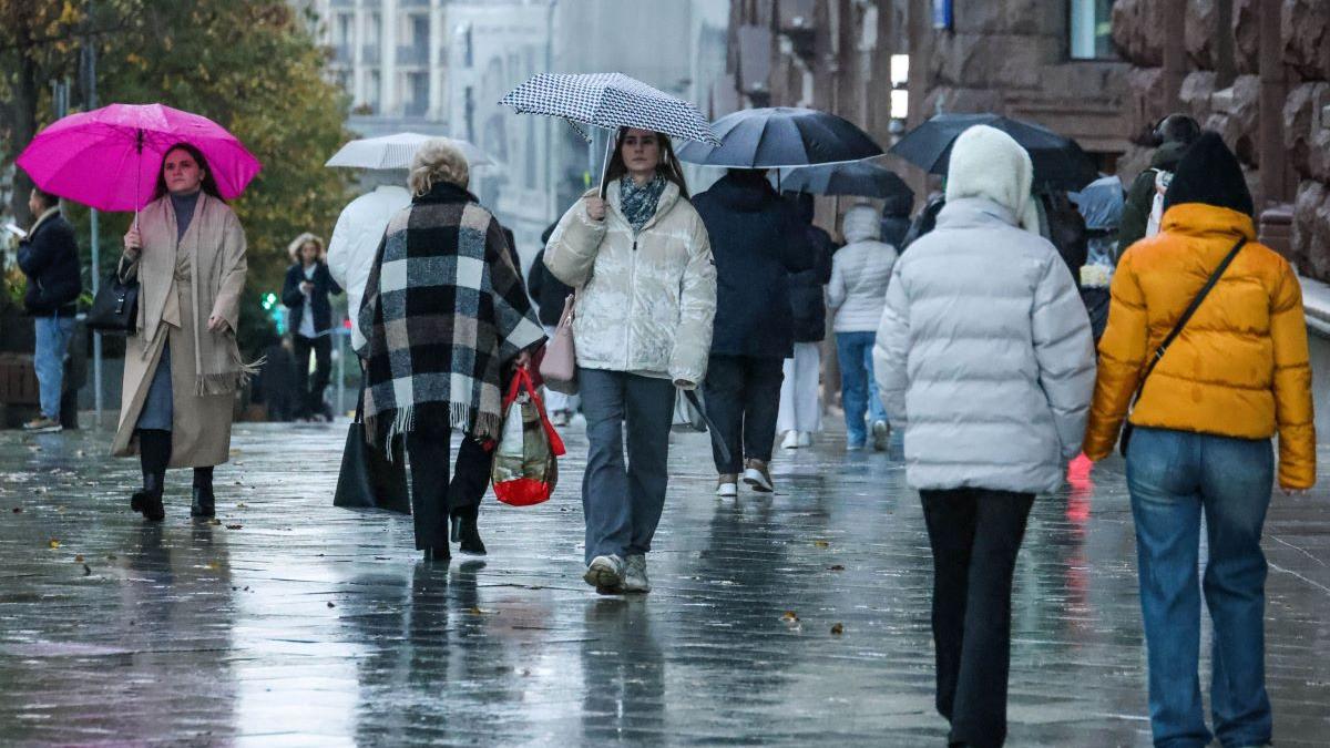 Vremea se răcește în București: ploi și temperaturi de maxim 11 grade până miercuri