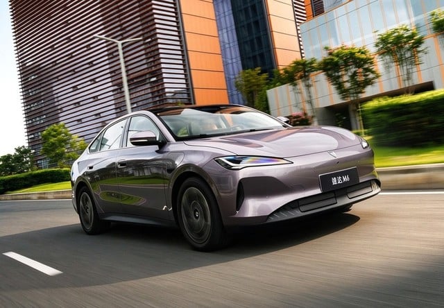Volkswagen lansează Jetta M6 pe piața din China, un sedan electric destinat clienților tineri