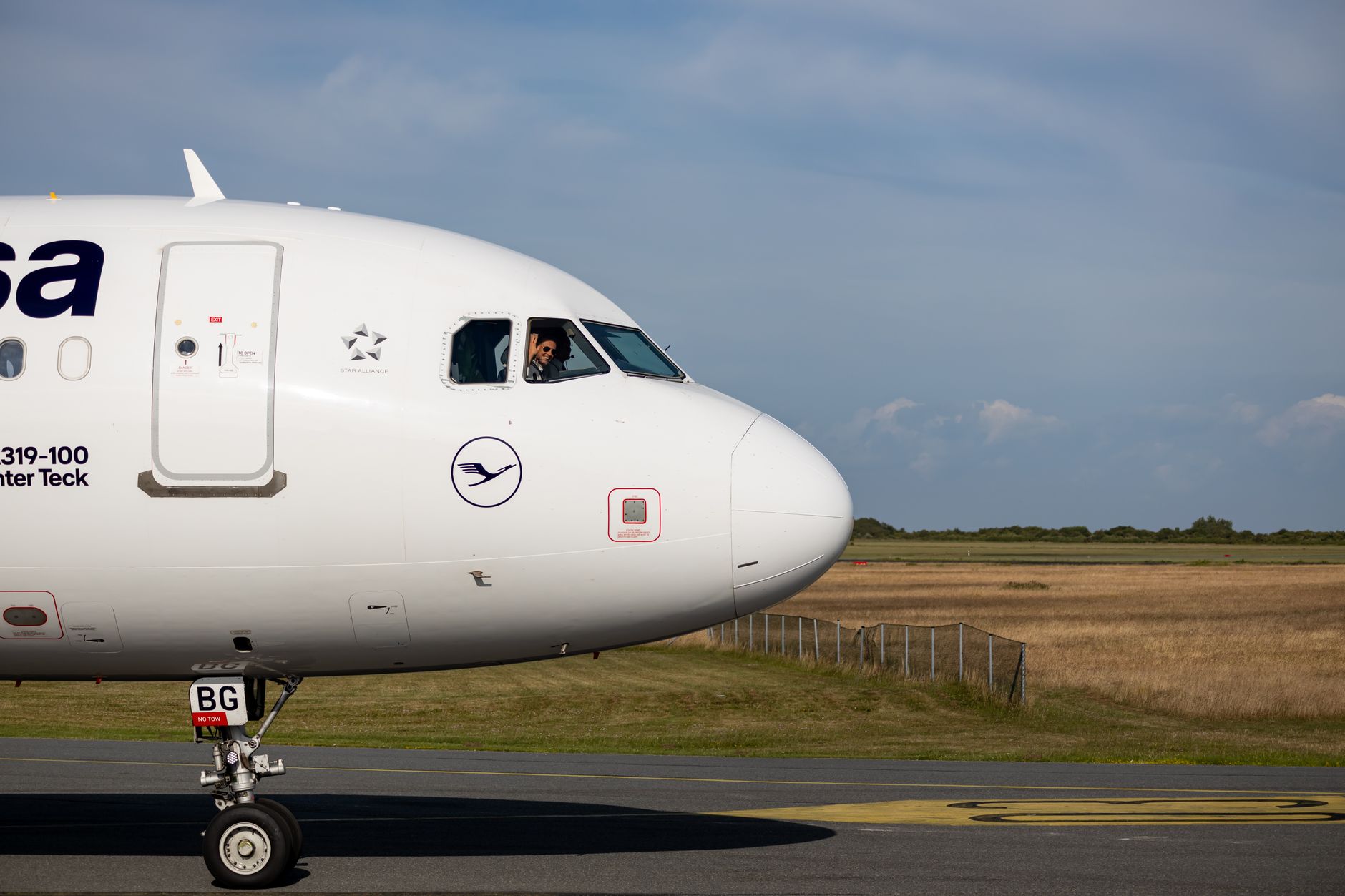 Aproape 75% dintre piloții europeni au ațipit în cockpit în timpul zborului, indică un sondaj