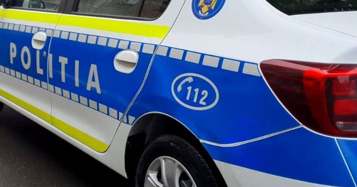 Trafic oprit pe DN 72 după ce un autovehicul care transporta substanțe chimice s-a răsturnat