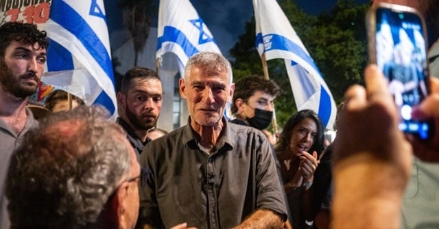 Un bărbat înarmat cu un cuțit a fost arestat în timpul unei mobilizări electorale a lui Yair Golan
