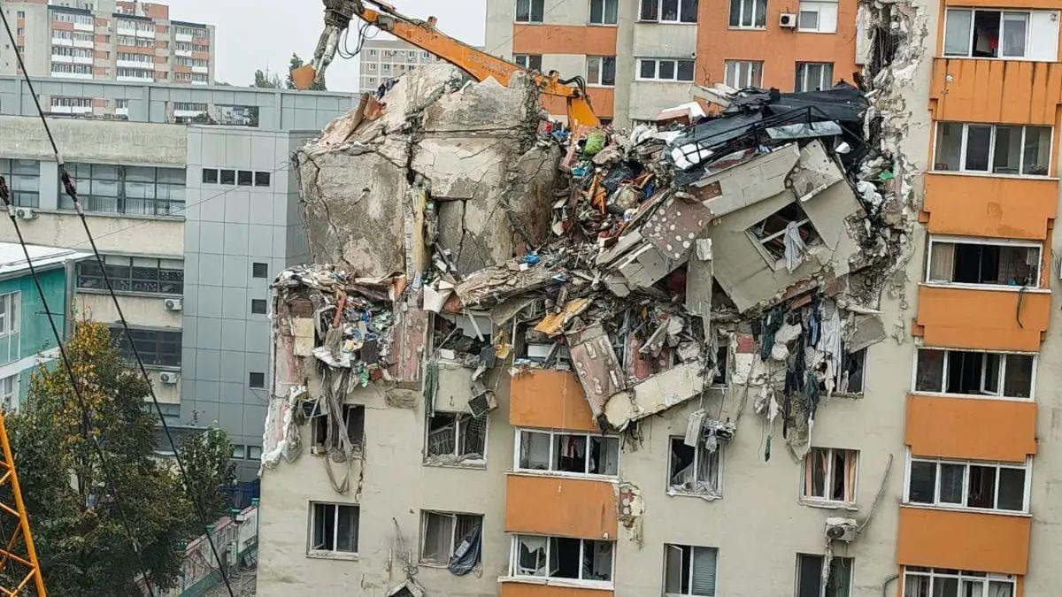 Prăbușire parțială în Rahova în timpul demolării blocului afectat de explozia din octombrie 2025