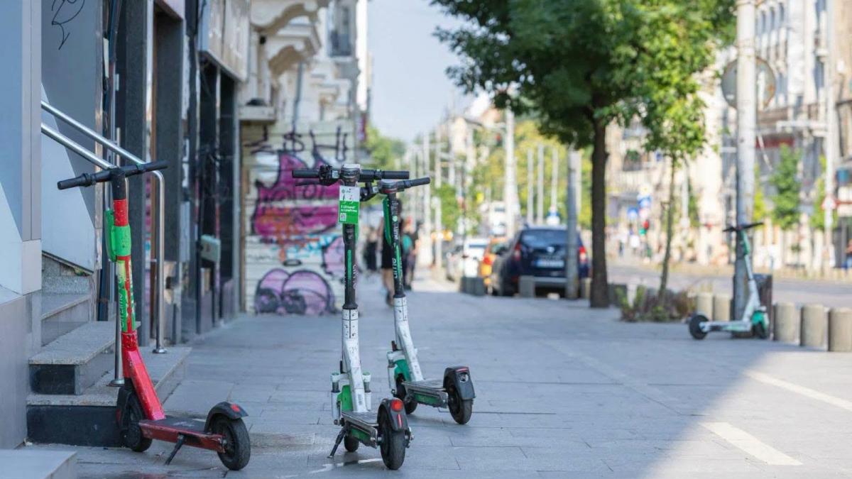 Reguli noi pentru trotinetele electrice în București: amenzi de 10.000 de lei și restricții GPS