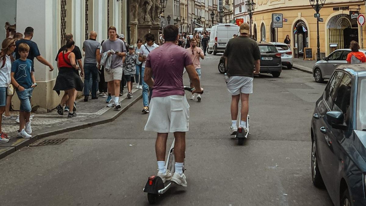 Reguli noi pentru trotinetele electrice în București: amenzi de 10.000 de lei și restricții de circulație