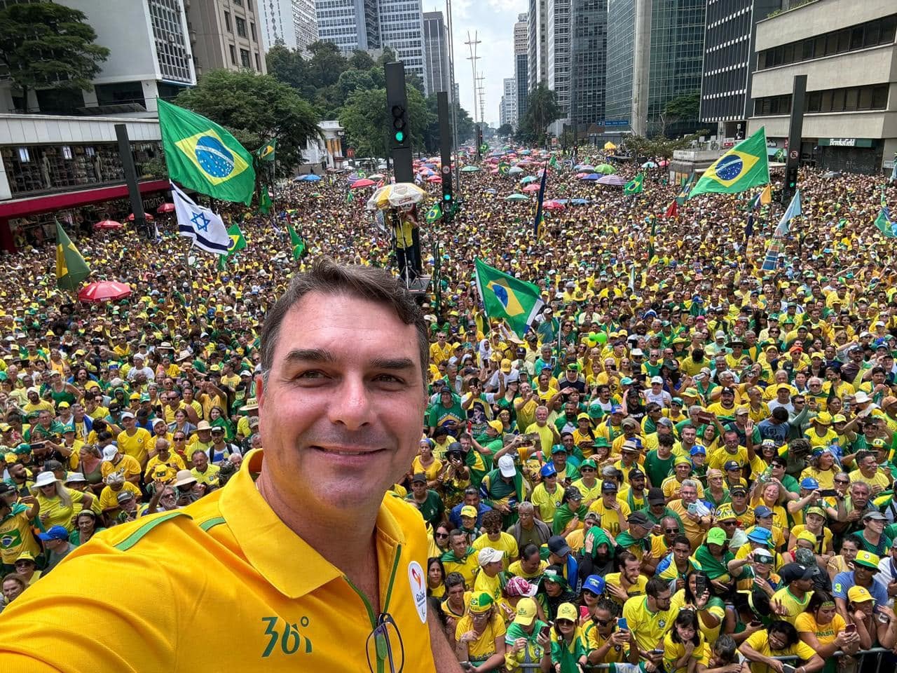 Flavio Bolsonaro este suspectat că a fugit din Brazilia prin Argentina după înfrângerea la alegeri