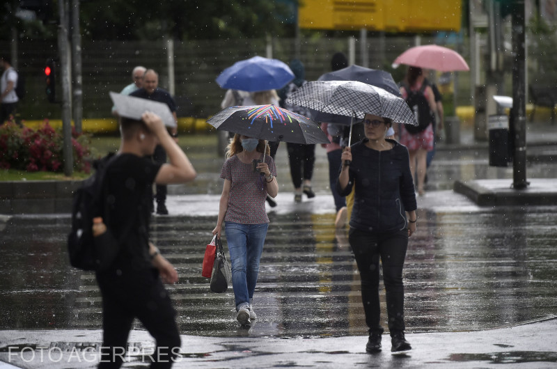 Avertizări meteo cu cod galben: ploi abundente și vânt puternic în mai multe zone ale țării