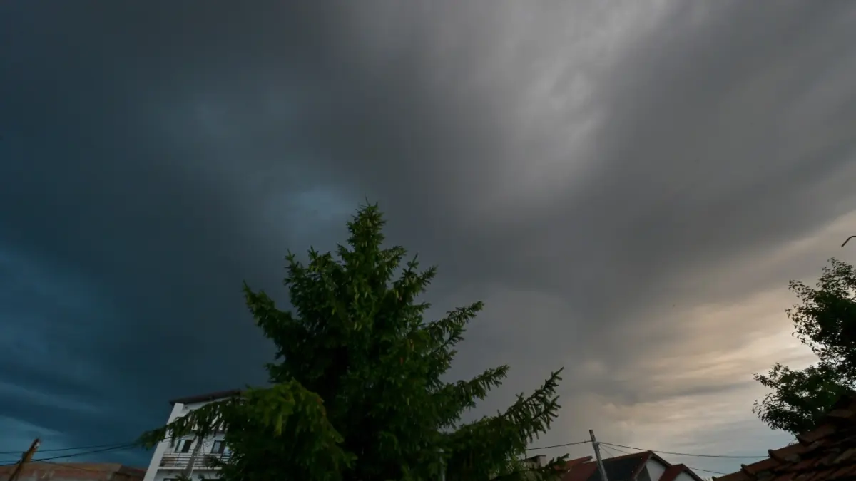 Prognoza meteo: Scădere semnificativă a temperaturilor și precipitații în toată țara până pe 8 noiembrie