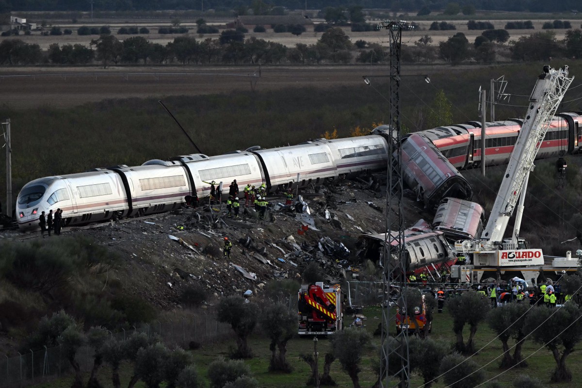 Tragedie feroviară în Spania: coliziunea a două trenuri de mare viteză a provocat 68 de victime