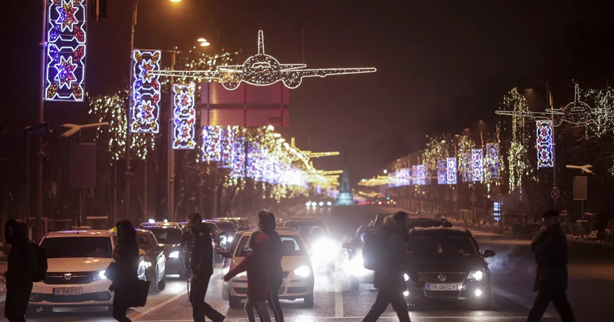 Bucureștiul se pregătește de sărbători: vor fi aprinse 6 milioane de luminițe în Capitală
