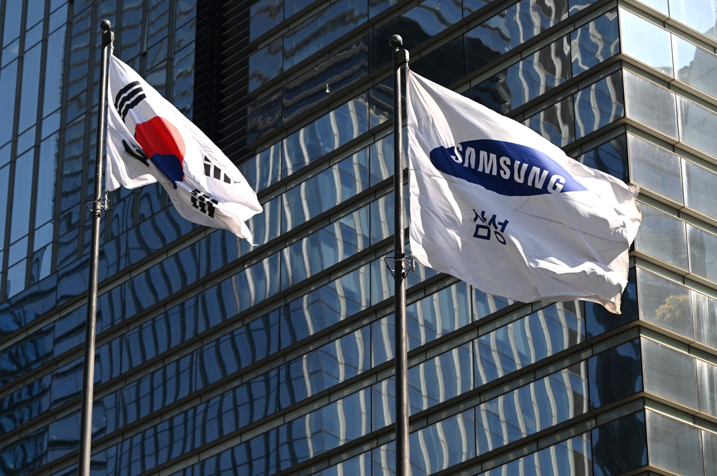Profitul Samsung a crescut de șase ori datorită AI, însă acțiunile au scăzut la bursă
