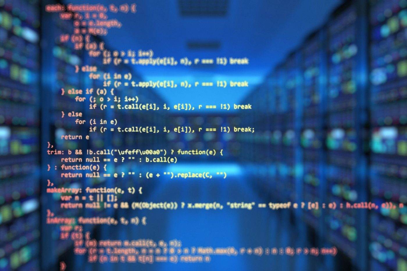 Anthropic și OpenAI trec la centre de date mai mici pentru a evita blocajele de infrastructură