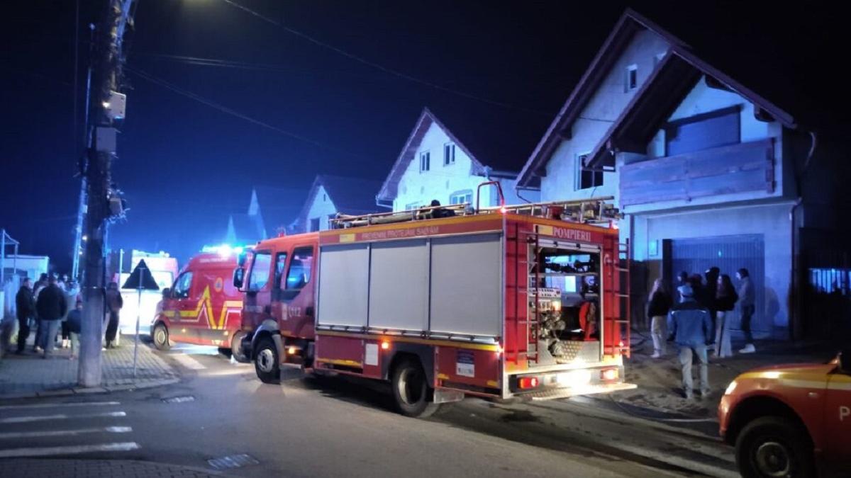 Cauza incendiului din Tălmaciu: reșoul electric și jocul copiilor cu focul au provocat tragedia