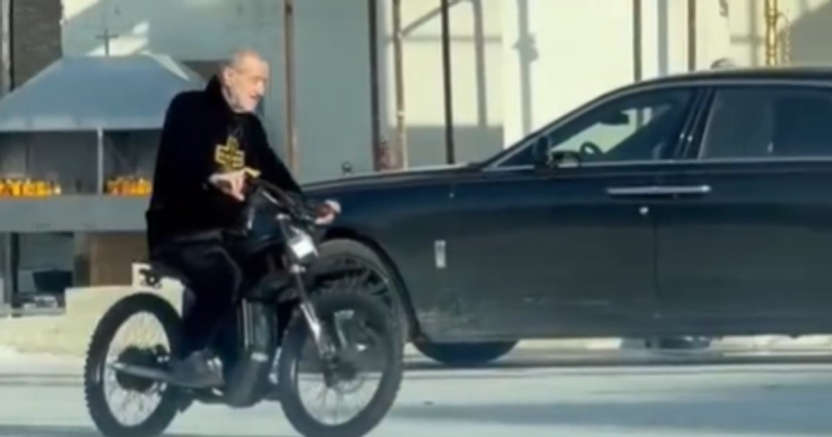 Gigi Becali explică filmarea cu motocicleta electrică din Voluntari: „Am făcut o probă”