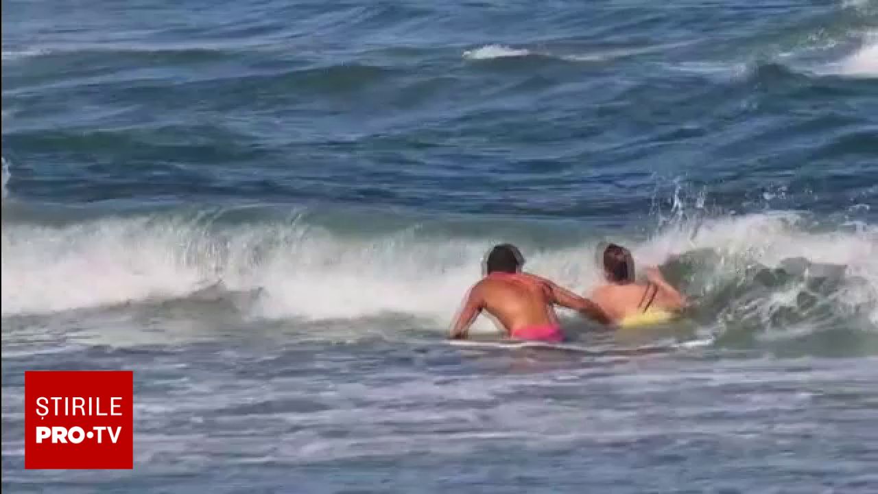 Trei femei salvate de salvamari în Eforie Nord după ce au fost trase în larg de curenți puternici